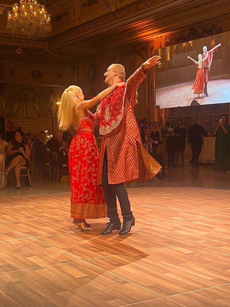 Couple dancing together strengthening their relationship